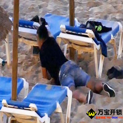 惊人视频曝光西班牙盗窃团伙海滩作案伎俩